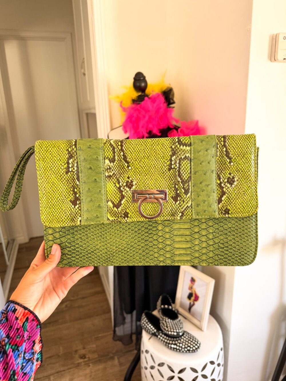 Green Crocodile Print Hand Bag - Pink Interior